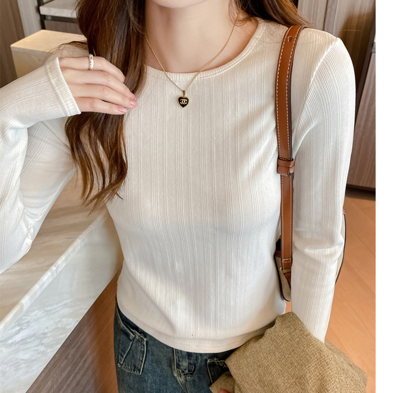 Carefully selected shoulder length long sleeved top for women in spring autumn and winter paired with a new round neck for a luxurious lookC anb ew or