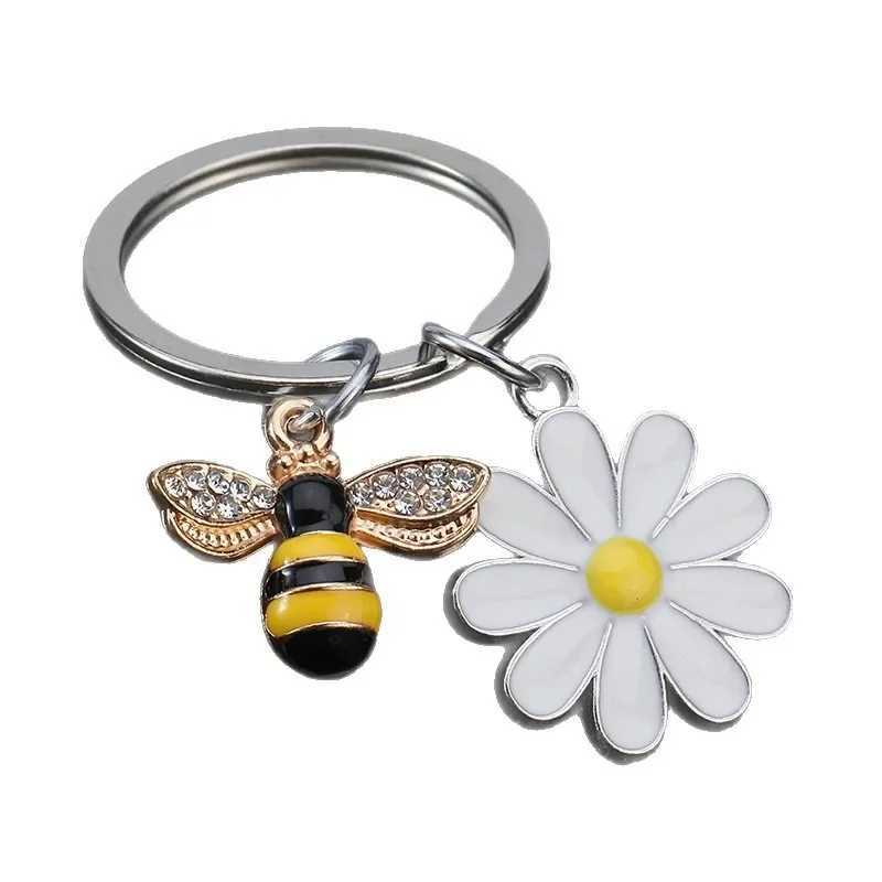 Vintage 3D HighRelief Bee Flower Metal Laser Personalization Keychain Chain Badge Alloy Keyring Ring Backpack CarW251103