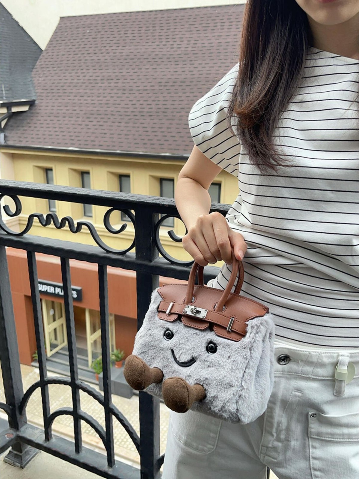 Luxury Designer 2025 Autumn/Winter New Cute Cartoon Smile Plush Crossbody Bag Large Capacity Commuter Versatile Kailin Handbag for Women