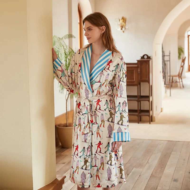 Ski PrintLoose Lapel Contrasting Color Long Sleeve Womens Pajamas Autumn And Winter Velvet And Thickening Robe Home Clothes C251104