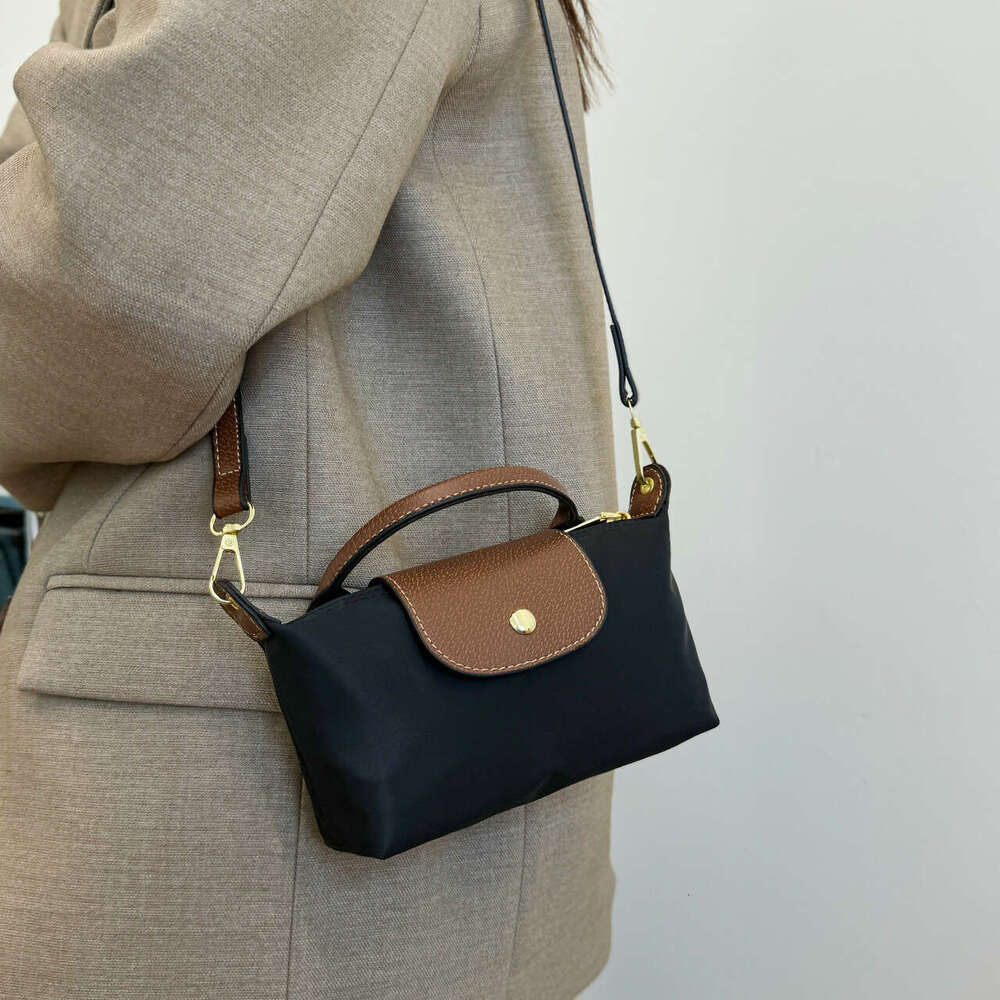 2025 New Fashionable Handbag for Women, Personalized and Versatile Small Square Bag, Lightweight Single Shoulder Crossbody Bag