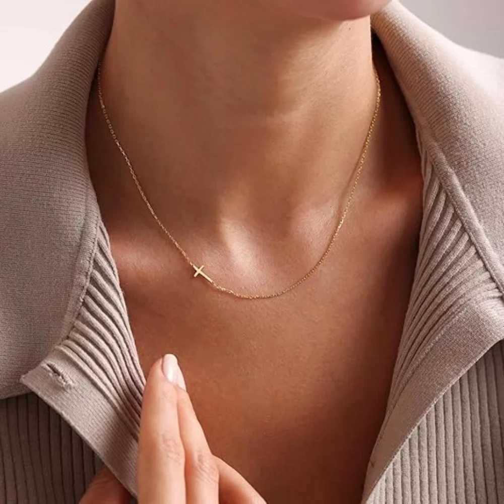 MEDFOLY Cross Necklace for Women 18K Gold Plated Dainty Tiny Sideways Cross Choker Necklace Adjustable Trendy Faith JewelryXJ251104