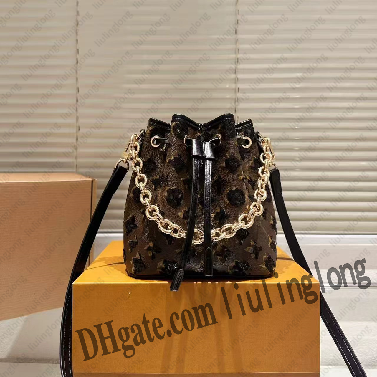 Textile lining New women Speed y M26314 shimmering black sequins elegant style gold-toned chunky chain leather strap