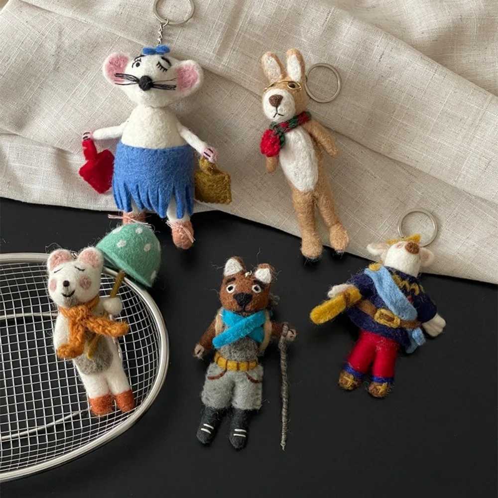Mountain Climbing Bear Wool Felt Animal Pendant Mouse King Dalmatian Puppy Nepal Felt Keyring Jellyfish Skateboard Piglet C251104