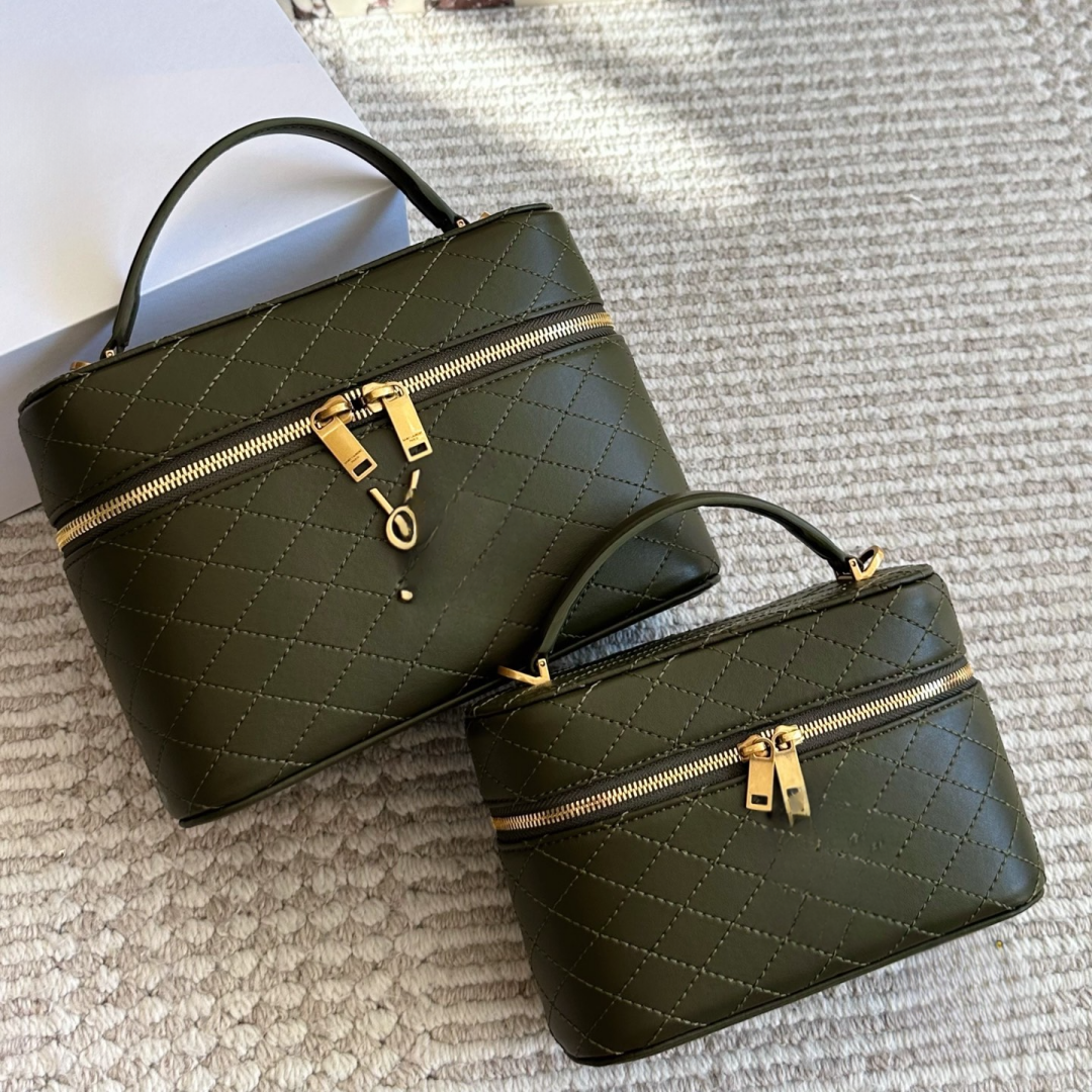 Elegant Designer Shopping Bag - Versatile Shoulder & Tote Style with Textured Design