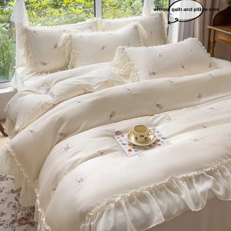 3pcs Elegant rose embroidery Bedding set Lace Duvet Cover Set 1Duvet Cover 2lowcase Without Corefor bedro guest ro H251104
