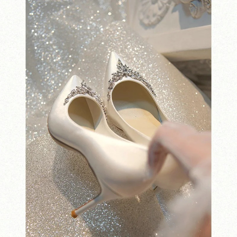 White Women Bridal Wedding Shoes Silk Satin Rhinestone Crystal Shallow Pumps Stiletto High Heels 251103
