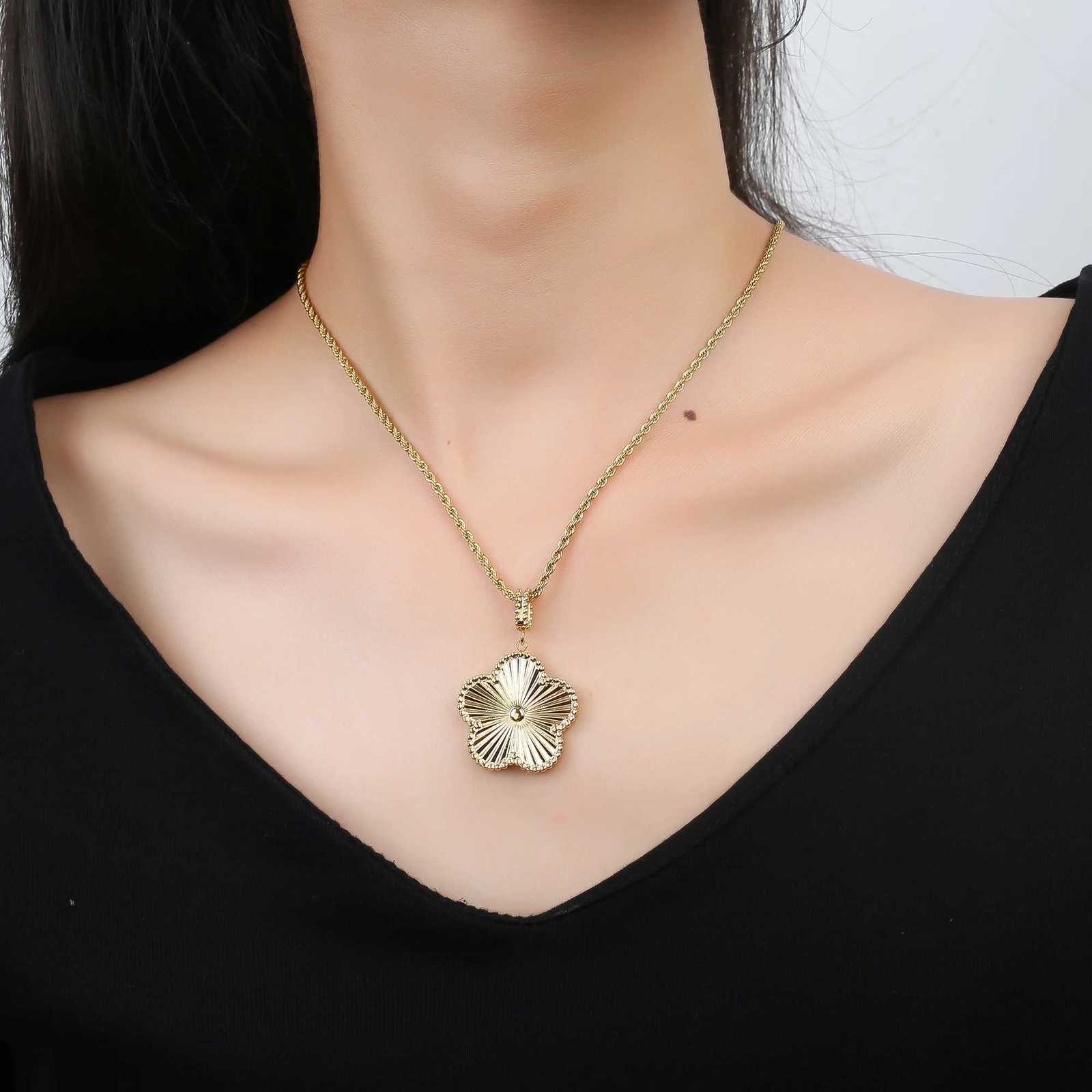 Classic 45cm/60cm StainlESS Steel Metal Laser Sweater Chain Pendant Necklace Luxury for Woman Party New Trend Jewelry XJ251104