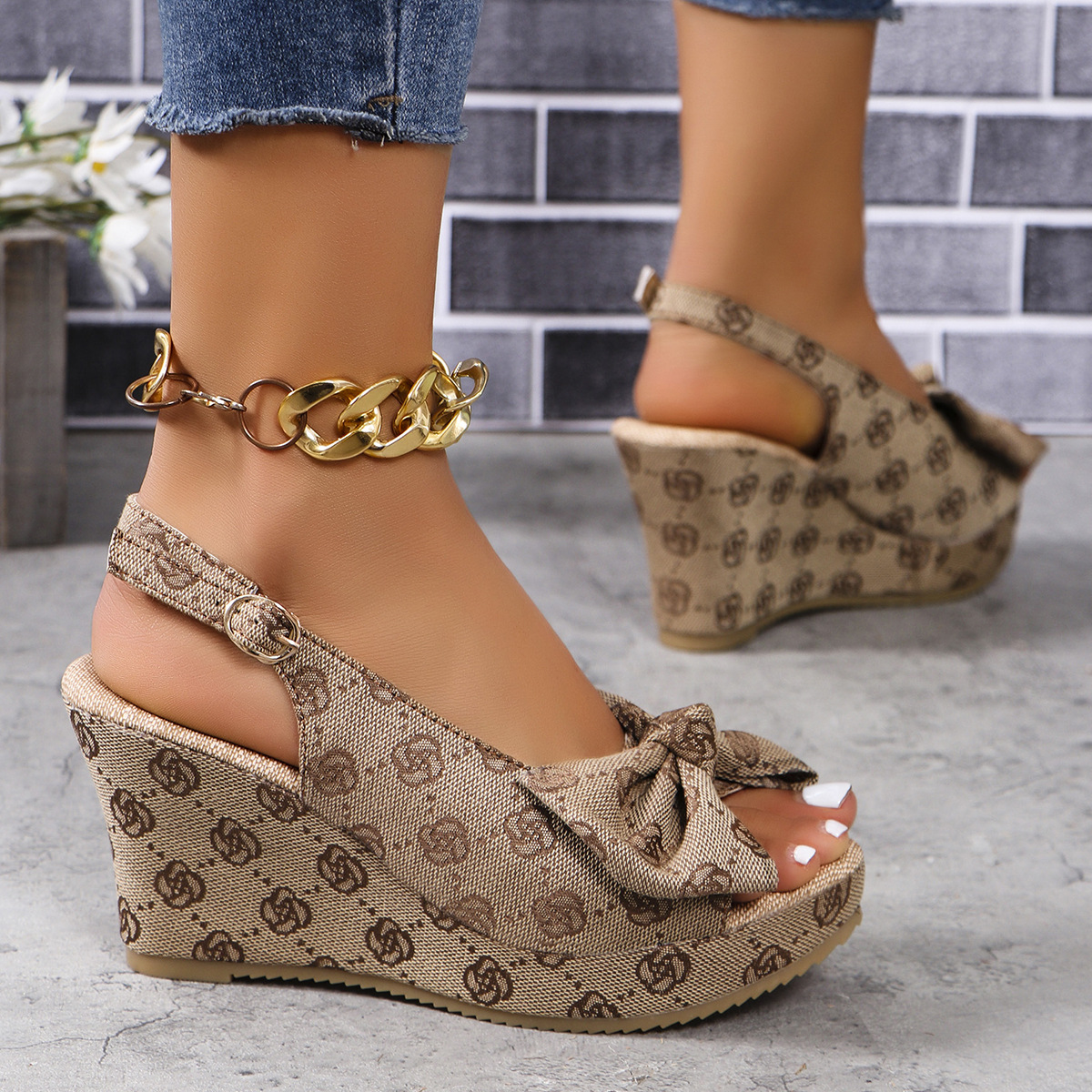 2025 summer new style women's foreign trade large size thick-soled Roman sandals with fish mouth wedge heel one-word buckle