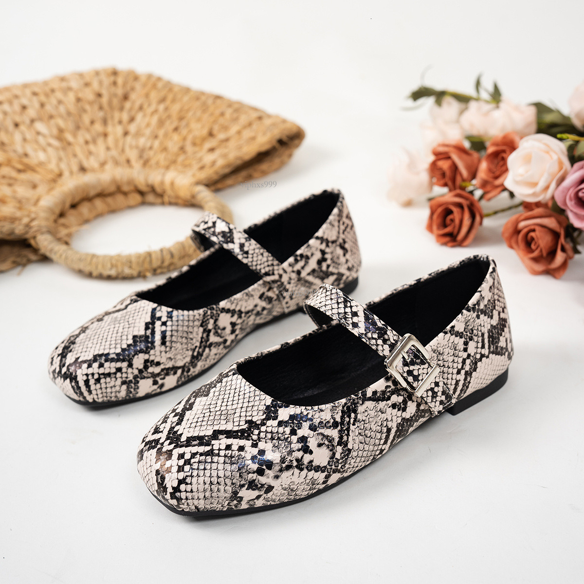 New Designer Sandals With Free Shipping Square Toe Texture New Comfortable And Casual Versatile One Foot Fashion Flat Mary Jane Women's Shoes Sin