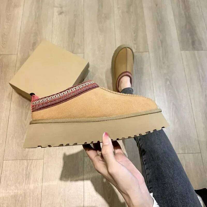 2025 New Winter Short Plush Flats Snow Warm Suede Thick-soled Shoes Women's Chelsea Boots Large Size Botas Mujer