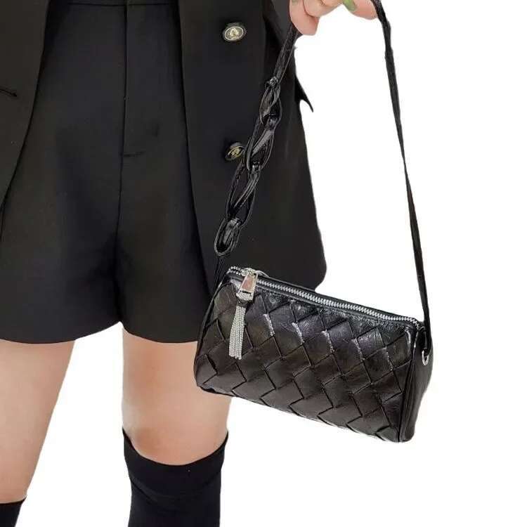 Nicheversatile New Women's Crossbody Bag Handwoven Top Layer Cow Leather Single Shoulder Sier Color Versatile Style For Women