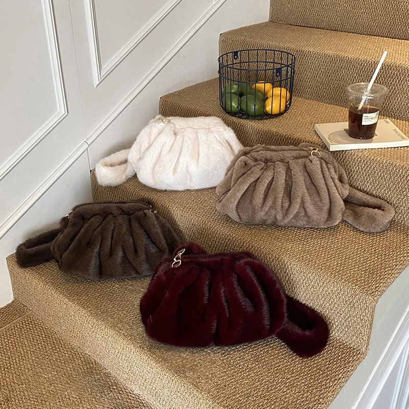 Fashionable Wrinkled Cloud Bag Soft Faux Fur Small Shoulder Bags for Women 2025 Winter Trend Korean Plush Handbags Crossbody Bag251104ww