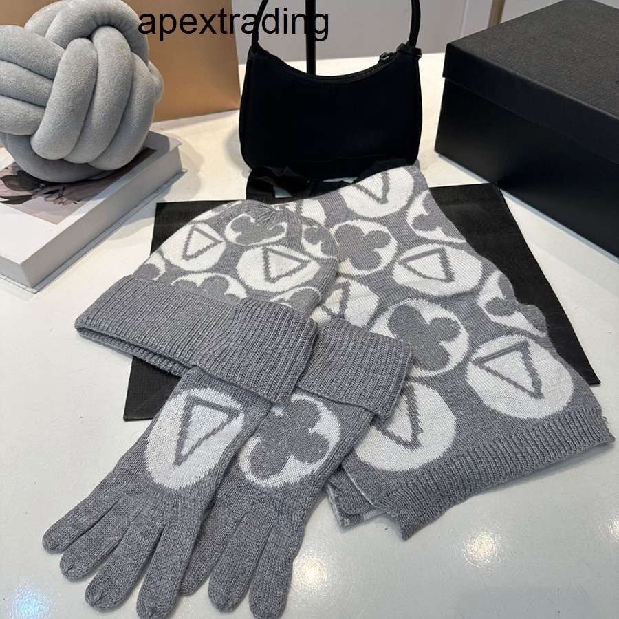 Designer Hats Scarf Gloves Threepiece Set Knitted Wool Sets Winter Outdoor Warm Coldproof Windproof S louise''vuttonliness viutonlies vittonlies lvity lvtity Z47Z