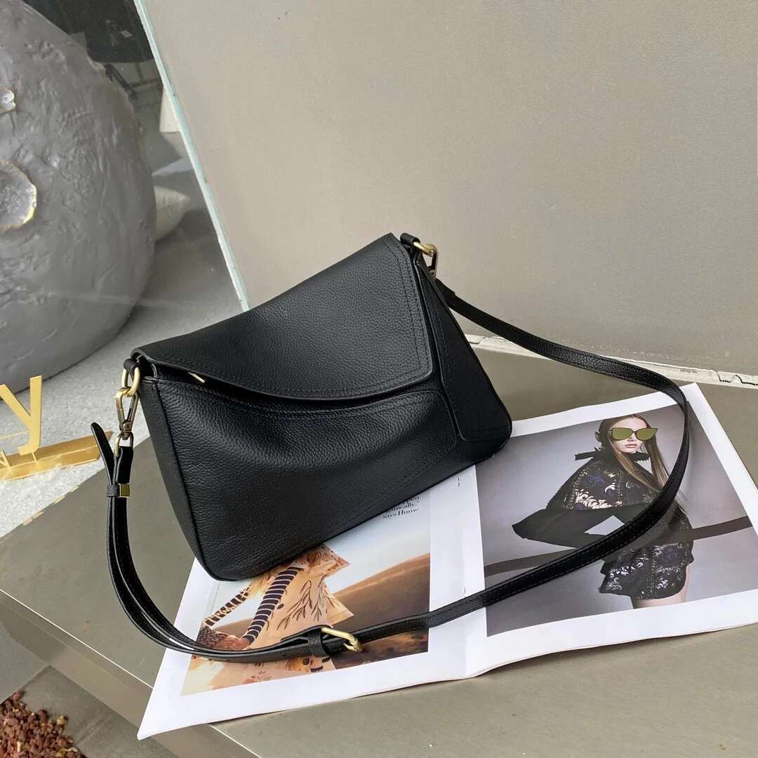 Top Layer Cowhide Square 2025 New Niche Soft Genuine Leather Splicing Design Fashionable Ladies One-Shoulder Crossbody Bag