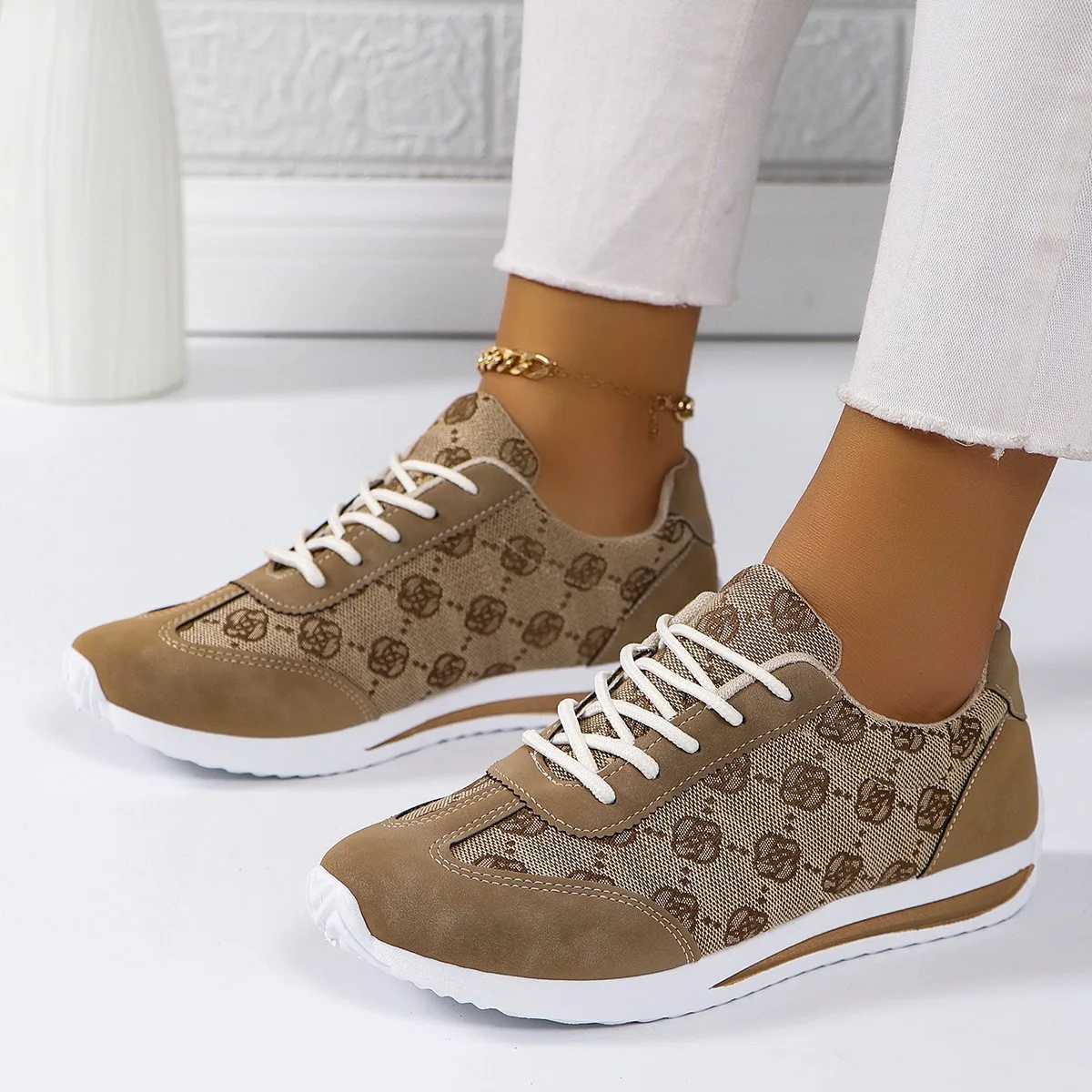 Womens summer classic cross band designer anti slip flat sports shoes used for daily leisure outdoor games womens casual sports shoes Z250403-1