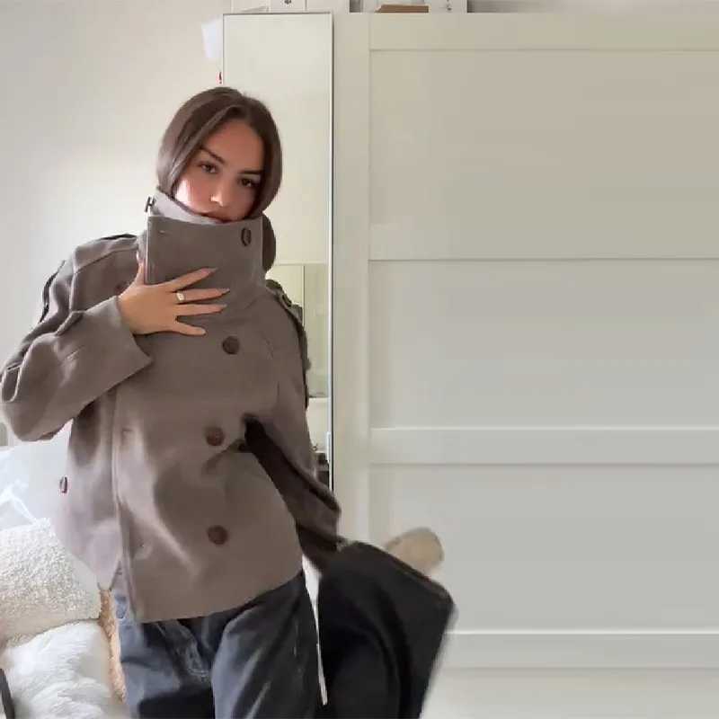 Chic Stand Collar Short Woolen Coats Women Solid Zipper Single Breasted Full Sleeve Pockets Jacket 2025 Autumn Lady Outwear J251103