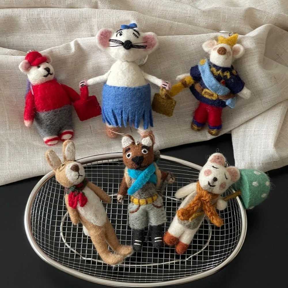 Mountain Climbing Bear Wool Felt Animal Pendant Mouse King Dalmatian Puppy Nepal Felt Keyring Jellyfish Skateboard Piglet C251104