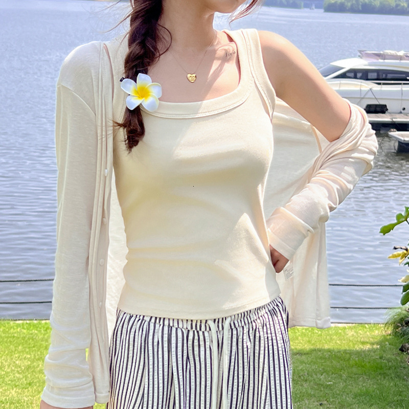 Q carefully selects threaded knitted camisole as the base for womens inner wear square neck small vest for spring and summer hot girls with a high-end