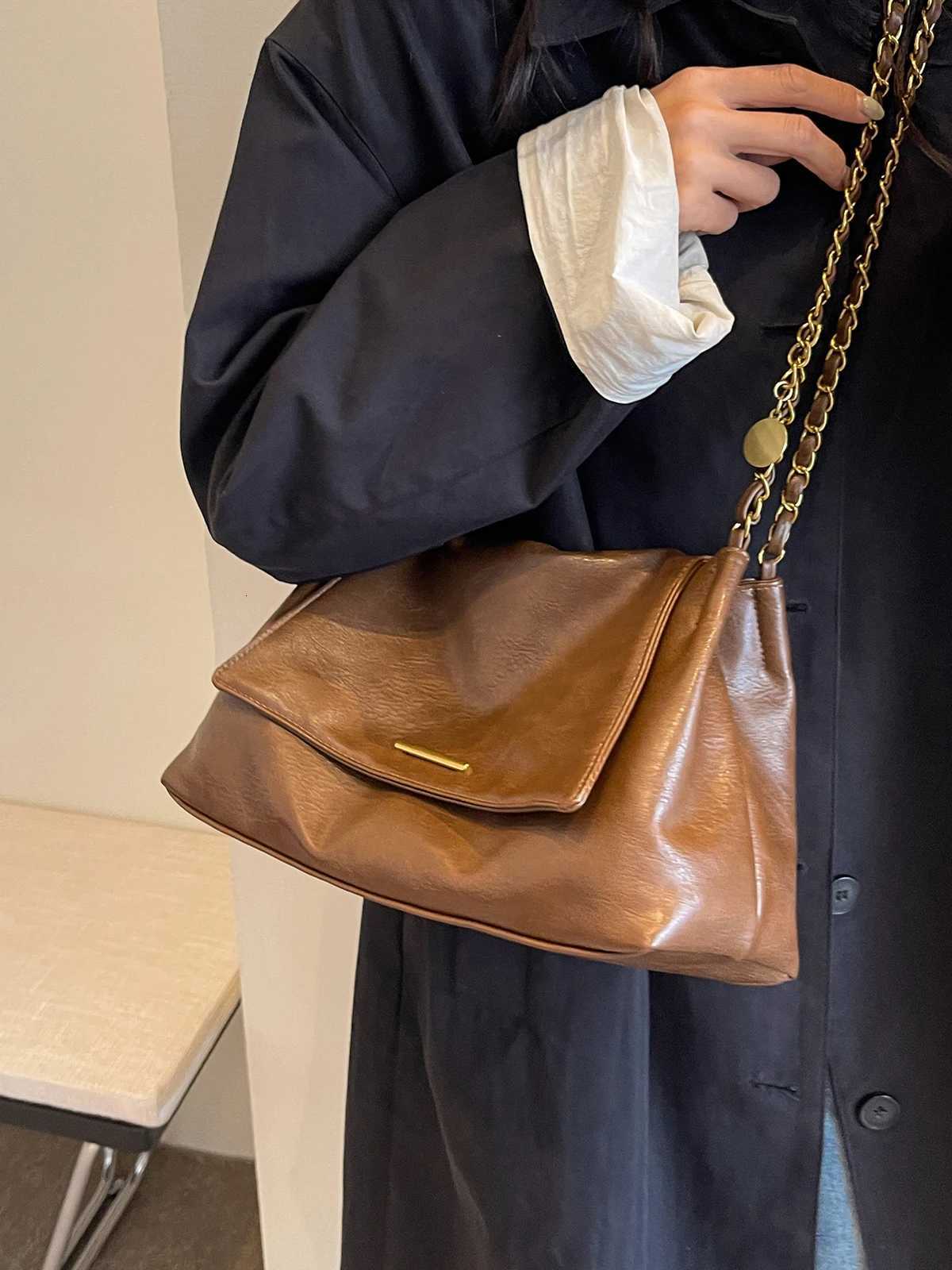 Premium vintage large capacity bag for wen 2024 new popar chain messenger bag work shoder bag H251104