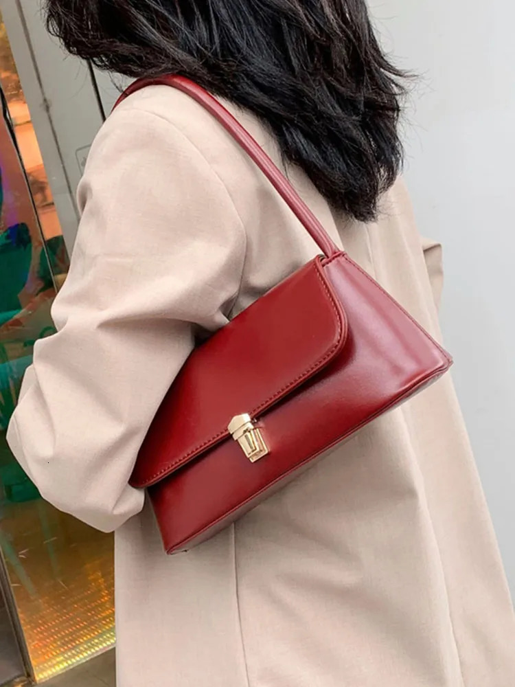 Retro womens underwear bag Korean version red shoulder bag simple solid commuting womens handbag 250402