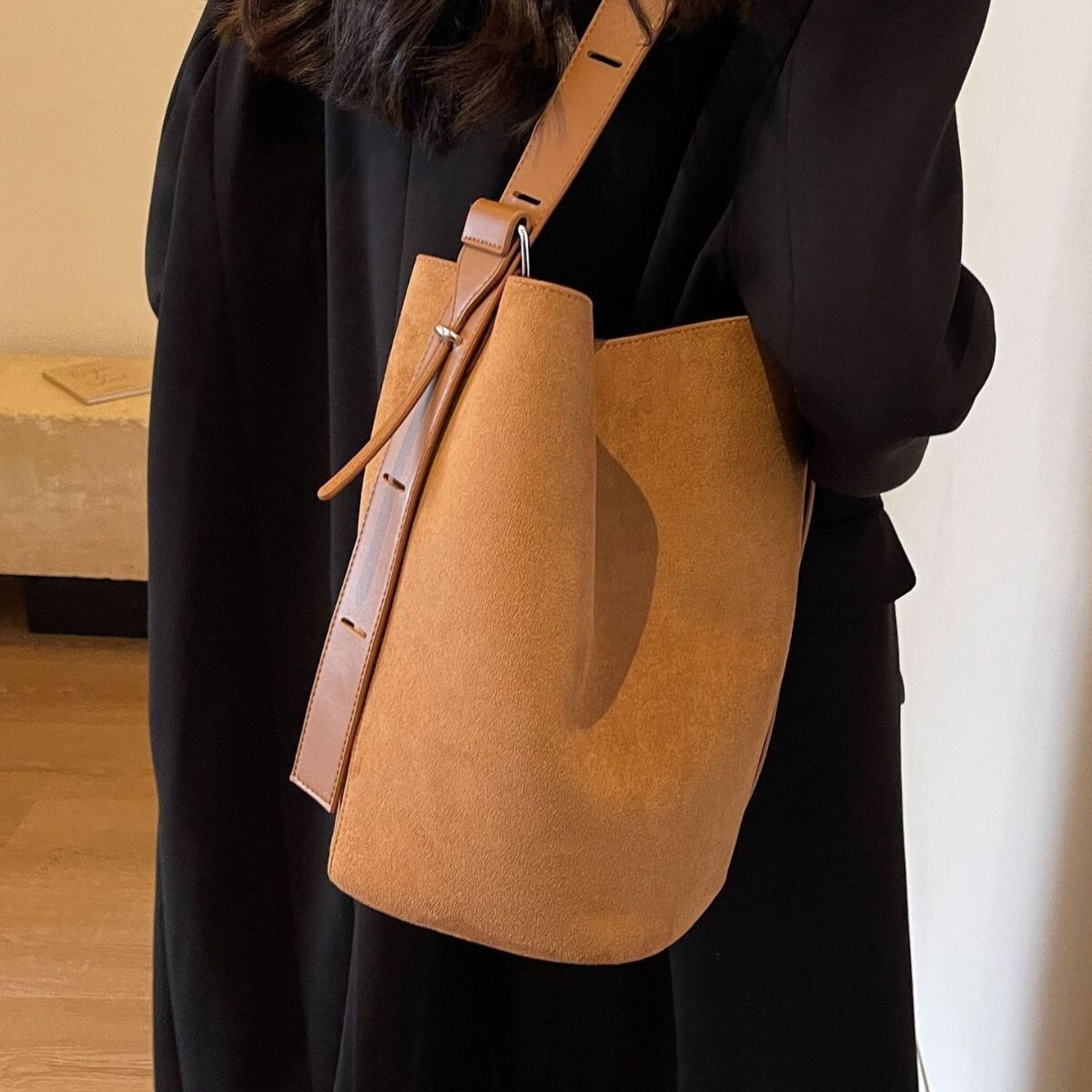 2025S New Model Designer Women S Large Capacity New Versatile Frosted Shoulder Crossbody Texture Fashionable Bucket Shoulder Bag Totebag