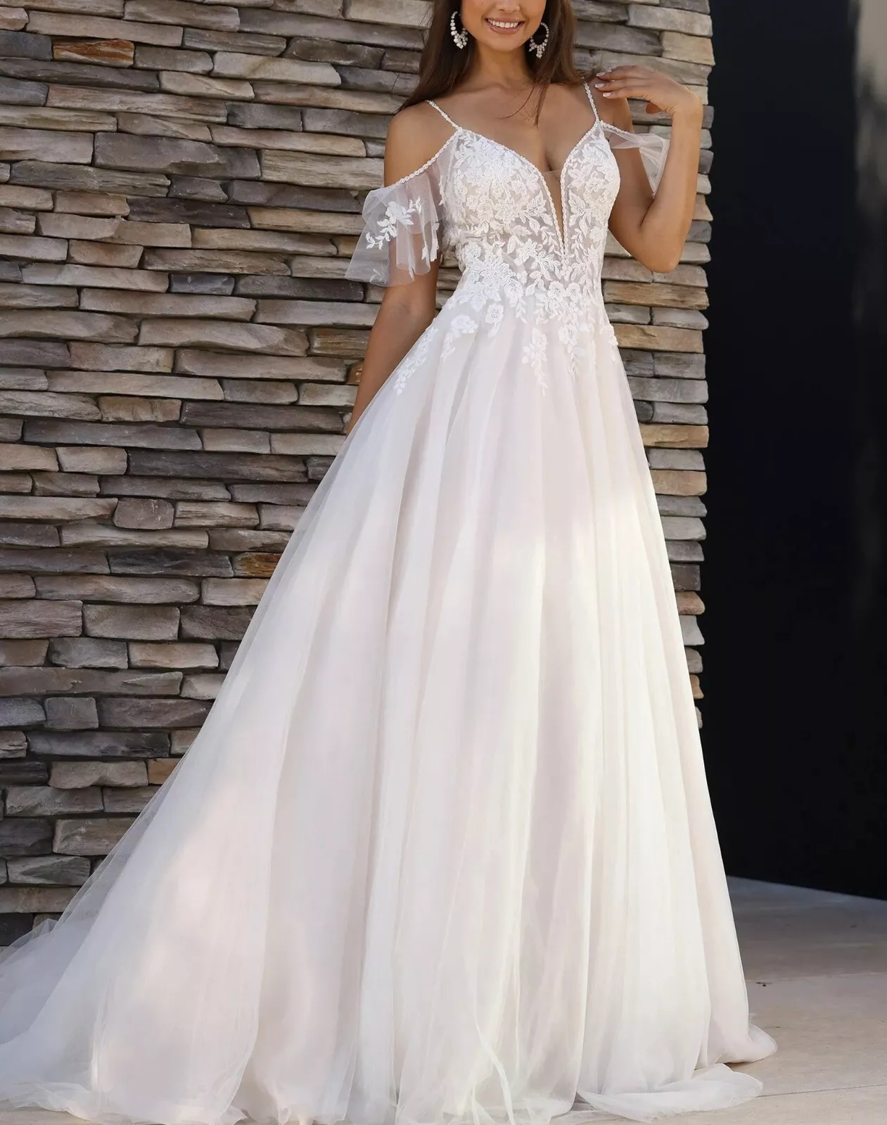 Sexy Backless Beach Wedding Dress Spaghetti Straps Long A-Line Boho Bridal Gown Lace Appliques Drop Sleeves