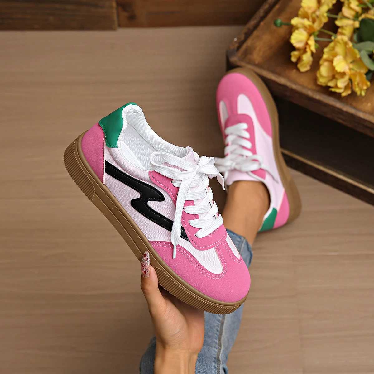Womens Lightweight Casual Sports Shoes Fashionable Comfortable Outdoor Footwear Trendy Stylish Trendy Footwear for Ladies X251104