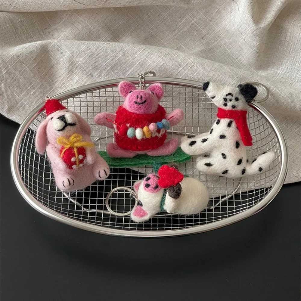 Mountain Climbing Bear Wool Felt Animal Pendant Mouse King Dalmatian Puppy Nepal Felt Keyring Jellyfish Skateboard Piglet C251104