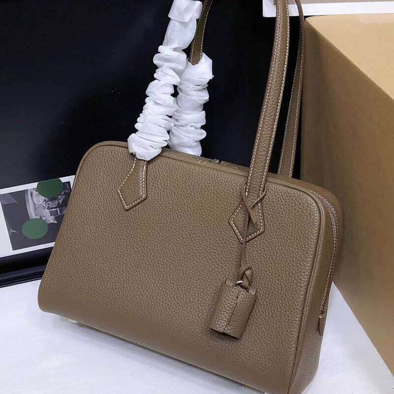 Elegant Underarm-Zip Lazily Designed Big Pocketed Handbags Made from High-Quality Cattle Hide