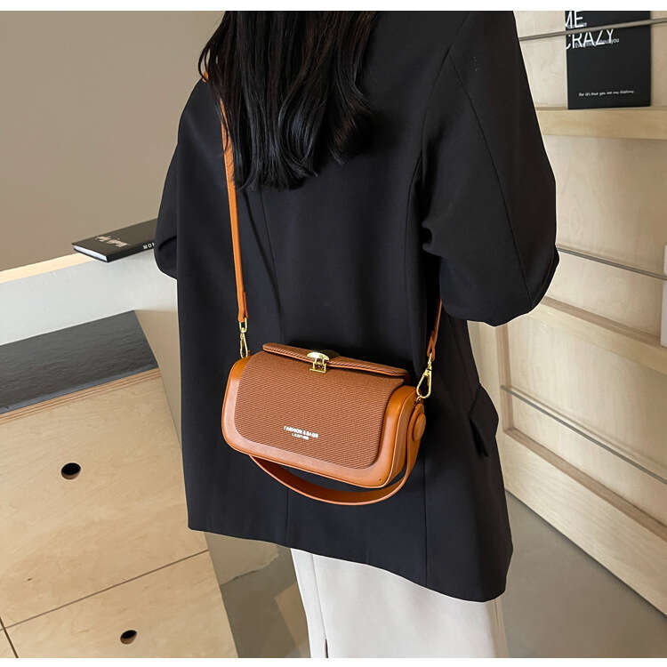 Minimally contrasting small square bag, women's new fashionable handbag, versatile single shoulder crossbody bag