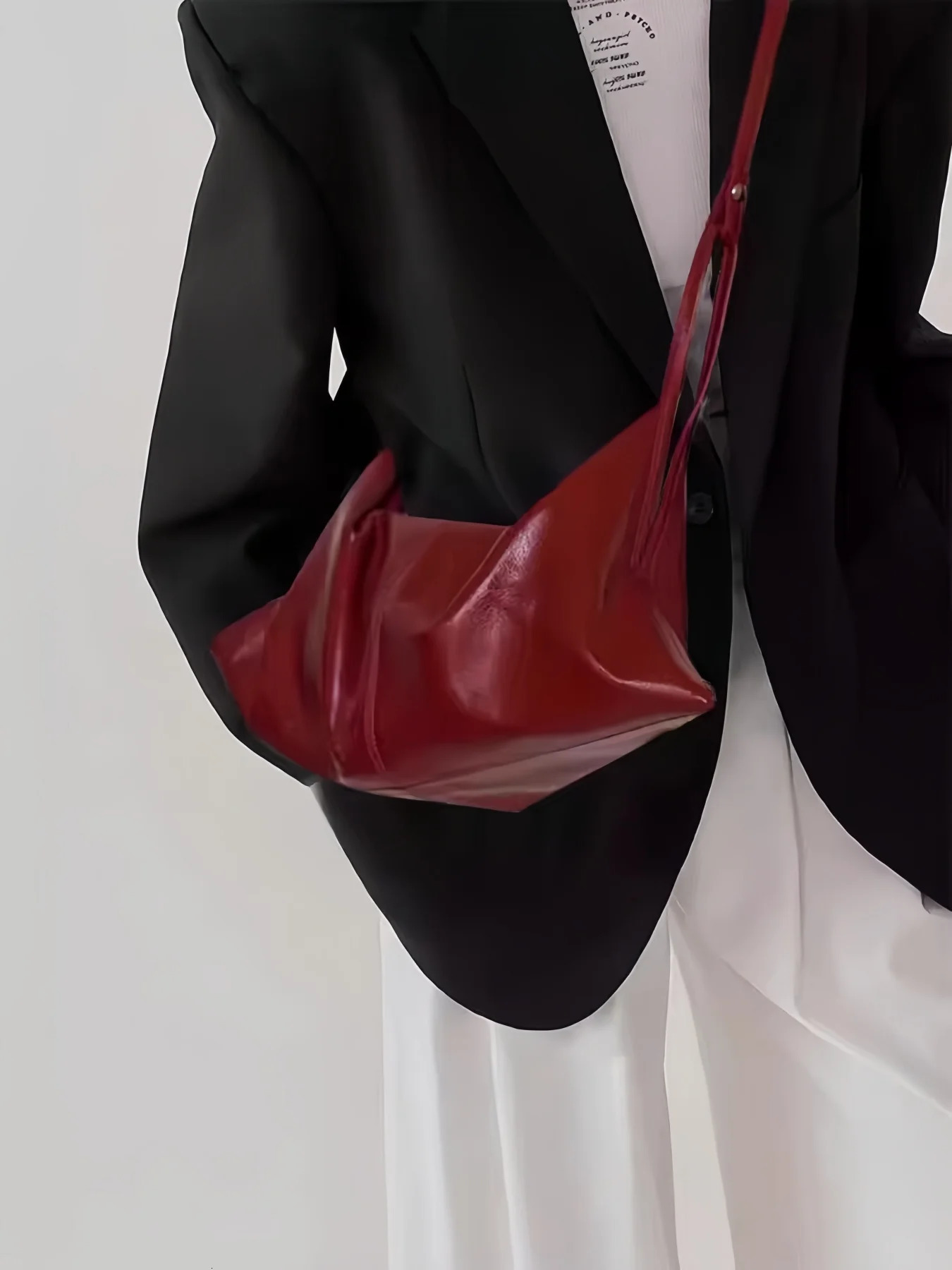 Vintage Red Bull Horn Bag Oil Wax Soft Leather Light Handbag Ten Font Garbage Bag 250402