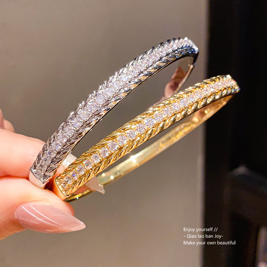 Gold Toned Bangle With Crystal And Braided Textures Delicate Daily And Luxurious Jewelry Gift For Her High Quality And Elegant Accessory Versatile Bou