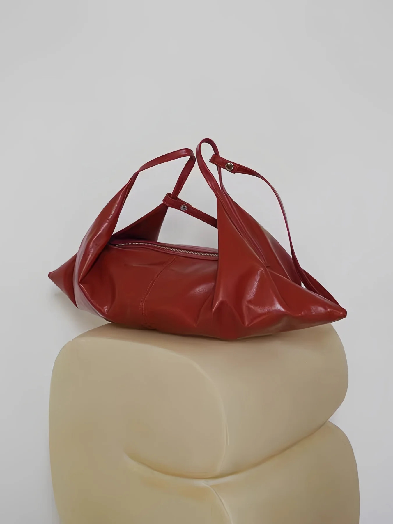 Vintage Red Bull Horn Bag Oil Wax Soft Leather Light Handbag Ten Font Garbage Bag 250402