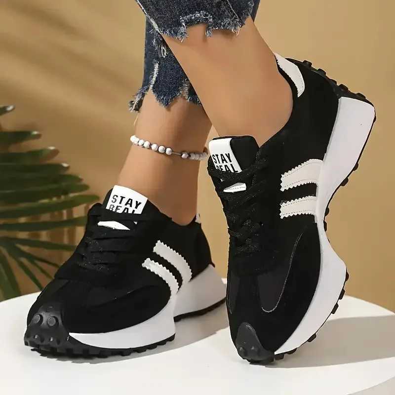 New Designer Sneakers Women Sport Shoes Sneakers Thick Bottom Casual Fashionable Sneakers Lightweight Soft Bottm Running Shoes X251104