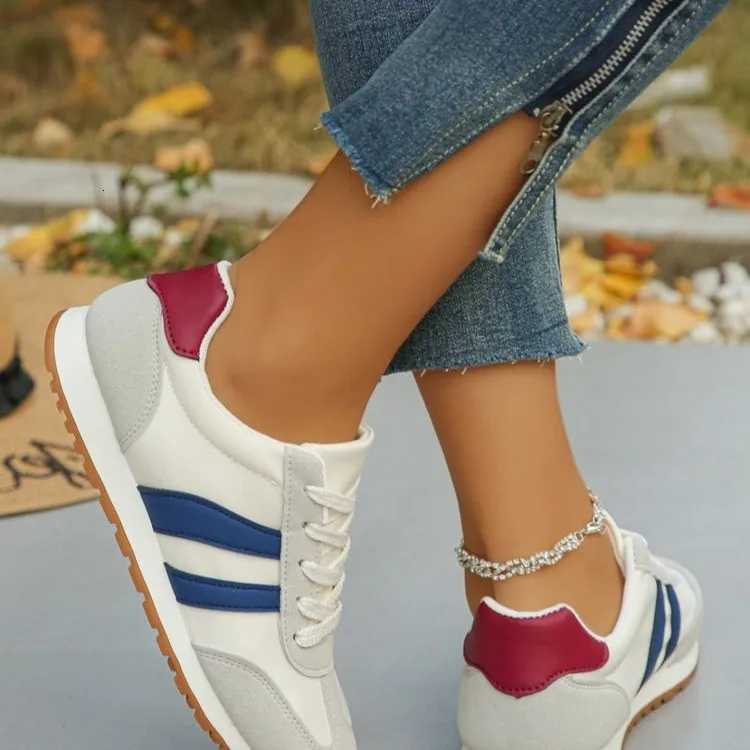 Womens Casual Lightweight Breathable Sport Shoes 2025 Spring Autumn New All-match Running Sneakers Zapatos De Mujer Tenis Jeans X251104