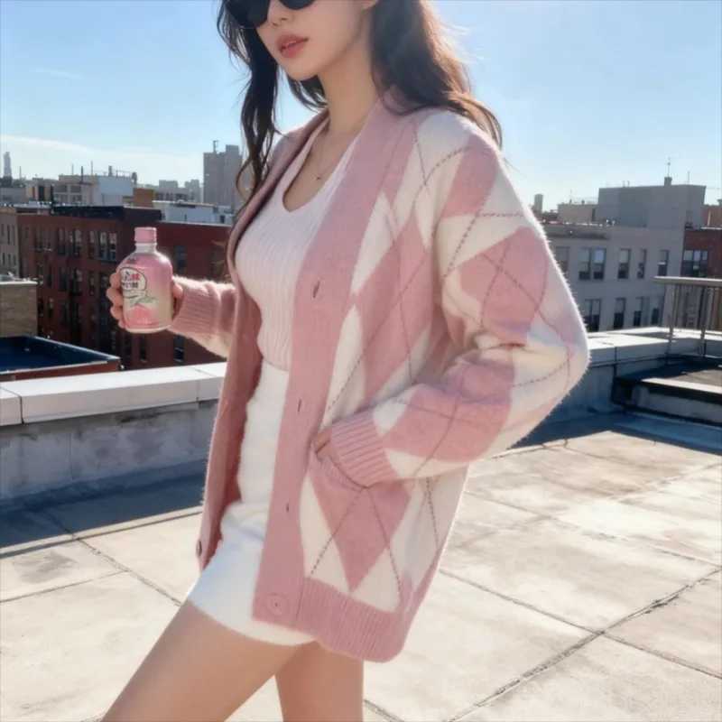 New Loose Vneck Argyle Cardigan Long Sleeved Sweater AutumnWinter Loose Casual Clothing Rhombus Singlebreasted Knitwear Top J251103
