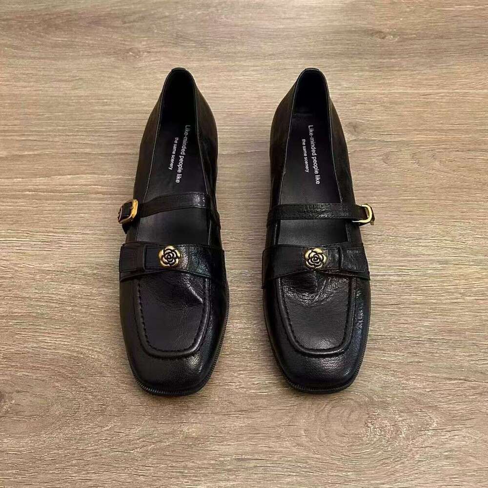 2025 New Commuter Mary Jane Single Shoes Designer Shoe Women's French Style Faux Leather with Chunky Heels Ankle Strap Camellia Wear-Resistant