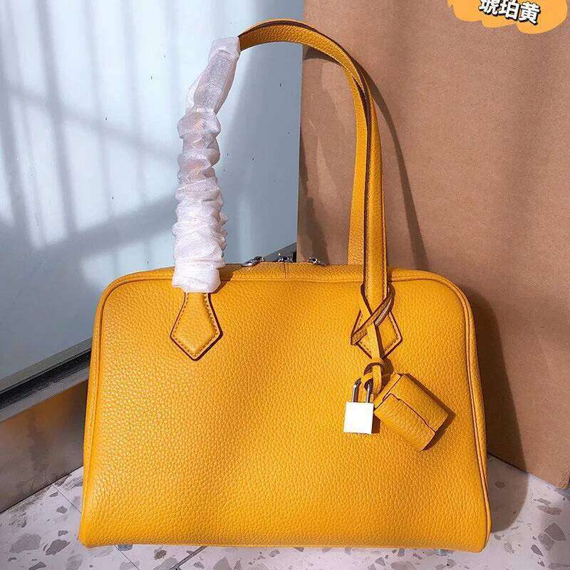 Elegant Underarm-Zip Lazily Designed Big Pocketed Handbags Made from High-Quality Cattle Hide