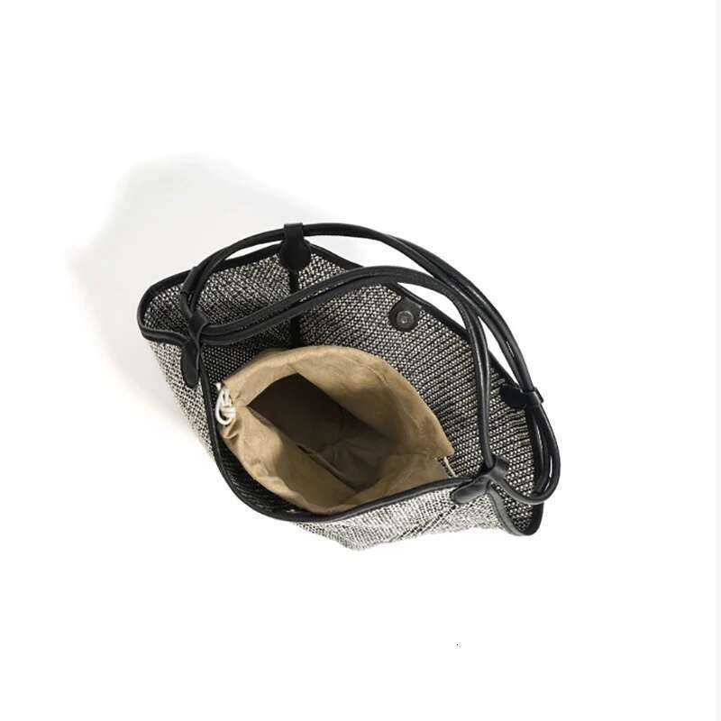 French Knitted Vegetable Basket 2025 Niche Design Summer Vacation Beach Bag Large Capacity Cowhide Splicing Hand Tote Baa