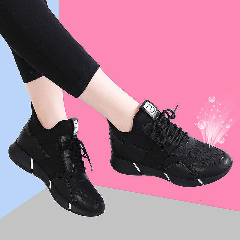 2024 New Women's Old Beijing Cloth Sports and Leisure Running Soft soled Loose Comfortable Work Travel Shoes for Women