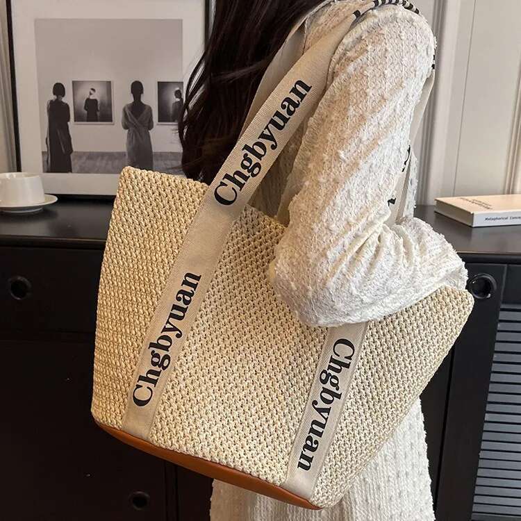 2025 New Woven Straw Bag Designer Women's Large Capacity Autumn/Winter New Full Shoulder Beach Commuter Bucket Bag Trendy Shoulder Bag4