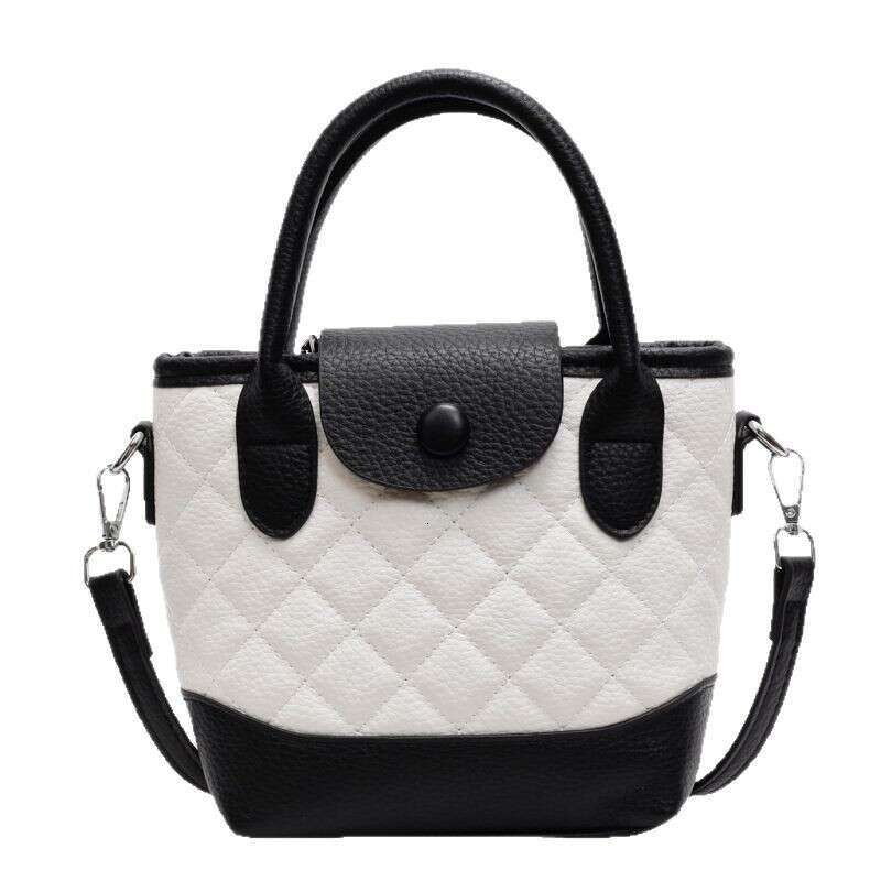 Korean version of niche hand-held bucket for women's spring new fashion versatile and high-end single shoulder crossbody bag