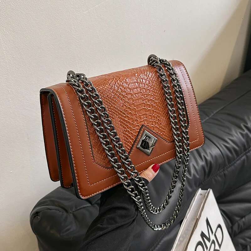 2025 New Fashionable Women's Shoulder Retro Designer Girl Slant European Small Square Bag Snake Pattern Decoration PU Material Trendy Crossbody B