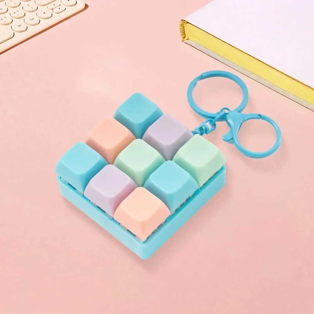 Fidget Decompression 9 Keyboard Key Toy For Adults Antistress Toys Boys Girls Anti Stress Finger Keyboard Games KeychainW251103