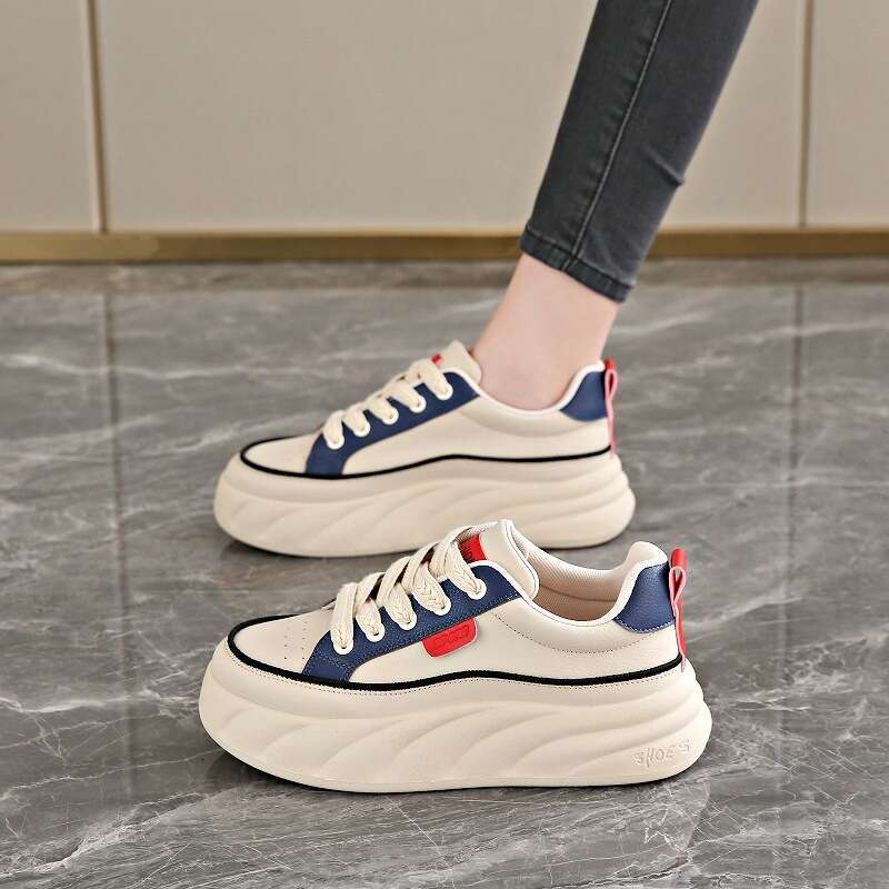 The feeling of stepping on poop is evident the small sports in autumn 2024. New leather versatile student casual board shoes for women