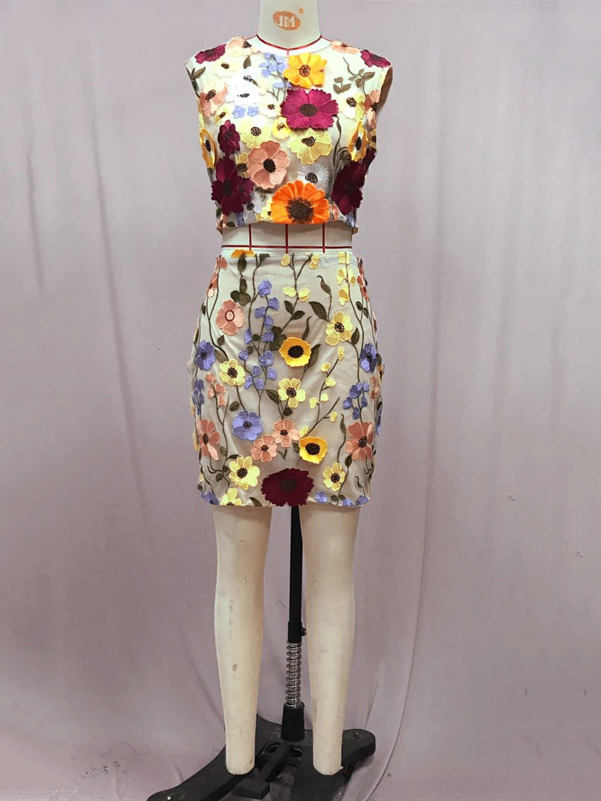 Elegant Embroidery Hook Flower Hollow Two Piece Set Spring Women Sleeveless Short TopHigh Waist Hip Hugging Skirt Autumn Outfit 250403