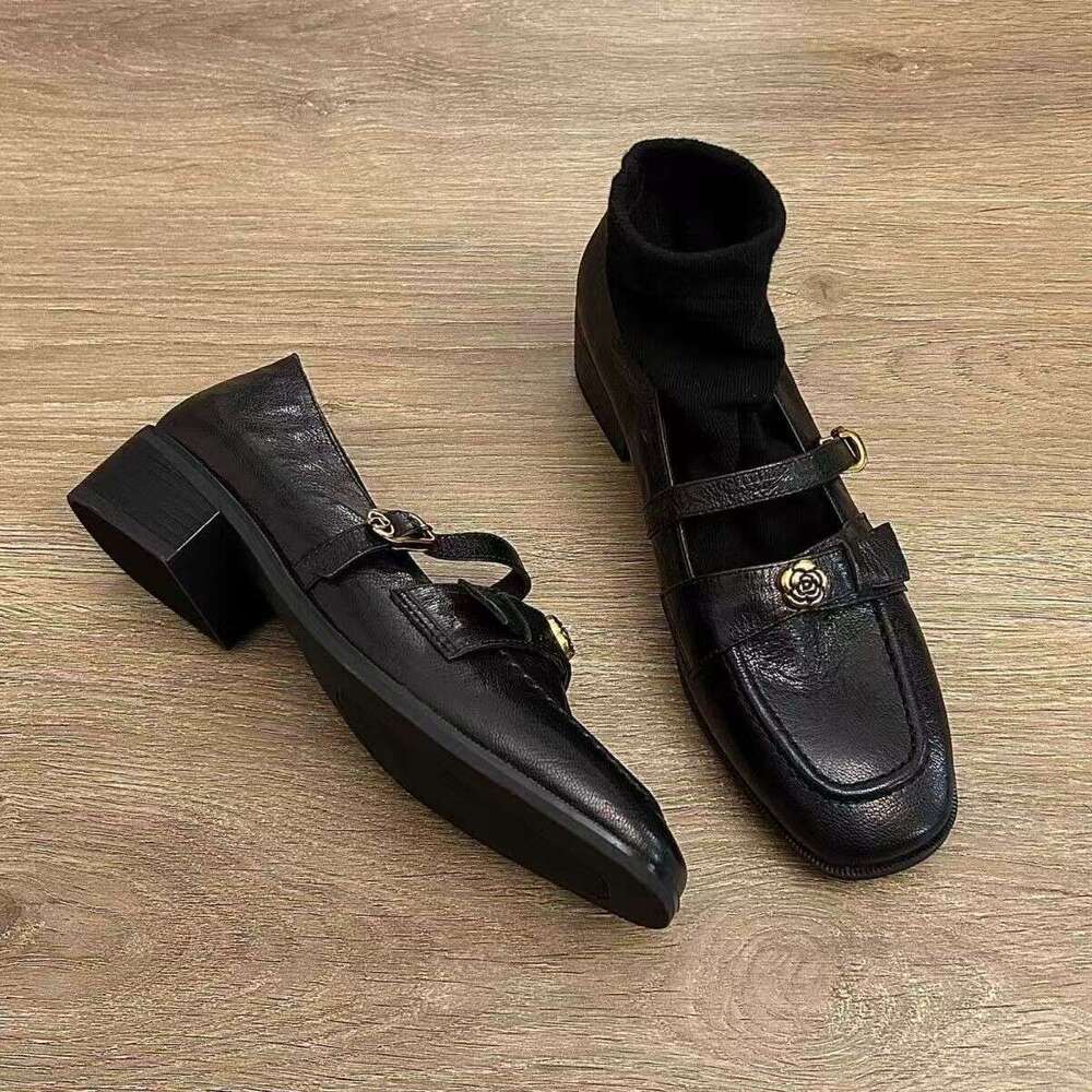 2025 New Commuter Mary Jane Single Shoes Designer Shoe Women's French Style Faux Leather with Chunky Heels Ankle Strap Camellia Wear-Resistant