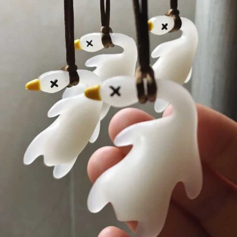 12pcs New Color Change Duck Keychain Fashion Funny Goose Pendants for Bag Car Keyrings Cute Cartoon UV Photochromic Key ChainsW251103