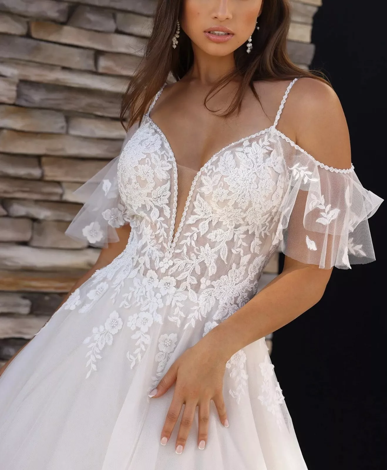 Sexy Backless Beach Wedding Dress Spaghetti Straps Long A-Line Boho Bridal Gown Lace Appliques Drop Sleeves